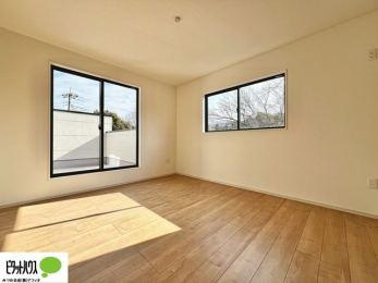 �Q���@����̏I���ɕv�w�ł������߂������Q���B�L���ɂ�Ƃ肪����A�Ƒ��̋C�z�������Ȃ������������x�߂���S�̃v���C�x�[�g��Ԃł��B