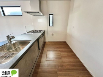 �L�b�`���@�{�H��ʐ^�@�V�z�Ȃ�ł͂̃s�J�s�J�̃L�b�`���͖����̂��������y�������Ă���܂��ˁB