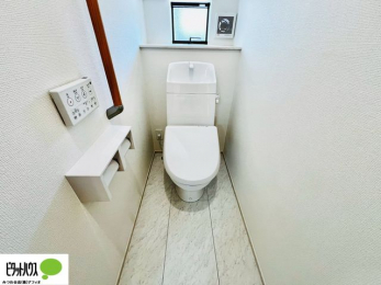 �g�C���@�{�H��ʐ^�@1�E2�K�E�H�V�����b�g�g�C�������B