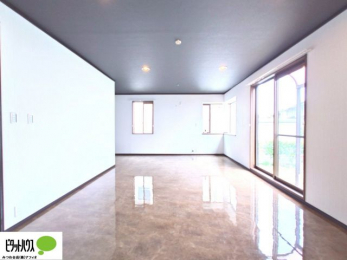 ���r���O�@�傫�ȑ�����ۓI�ȃ��r���O�́A�������邢��C�ɂ��Ă���܂��ˁB