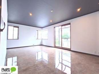 ���r���O�@�Ƌ�̔z�u���l���₷�������`�^�ł��B�߂����₷���Ƒ��݂�Ȃ̌e���̏�ɁB