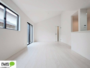 ���r���O�@�傫�ȑ�����ۓI�ȃ��r���O�́A�������邢��C�ɂ��Ă���܂��ˁB