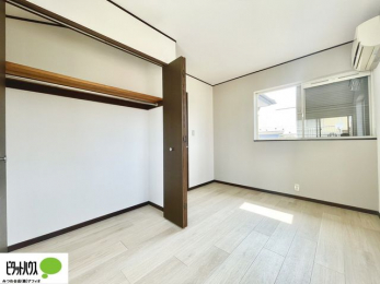 ���[�@�N���[�[�b�g�́A�����E���s��������A��̒����ߗނ����N���N���[�\�ł�