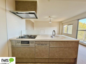 �L�b�`���@�R�����͊�����3���B�O�����@�\�t���œ����������\�Ȃ̂ŁA�����I�ɂ��������o���܂��B���ʂ̏��Ȃ��f�U�C���Ȃ̂ŁA���������y�X�B