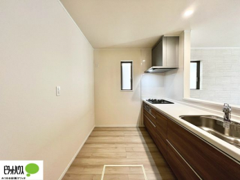 �L�b�`���@�{�H��ʐ^�@�V�z�Ȃ�ł͂̃s�J�s�J�̃L�b�`���͖����̂��������y�������Ă���܂��ˁB