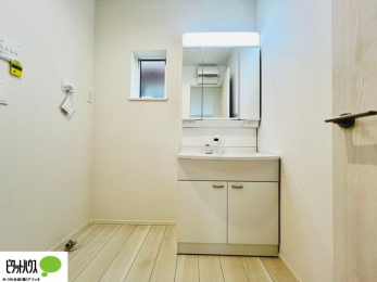 ���ʑ�E���ʏ��@�{�H��ʐ^�F�O�ʋ��̗���A�V���N���ȂǑ������[��������A�L�X�Ƃ������ʉ��ϑ�ł��B