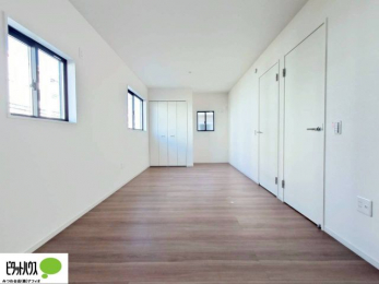 �o���R�j�[�@���ꂼ��̂������Ɏ��[�X�y�[�X������̂Ńv���C�x�[�g�ȉו����g�߂ɒu�����Ƃ��ł��܂��B