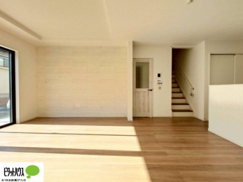 ���r���O�@���R�ƉƑ��̊炪���킹����l�C�̃��r���O�C���K�i�B