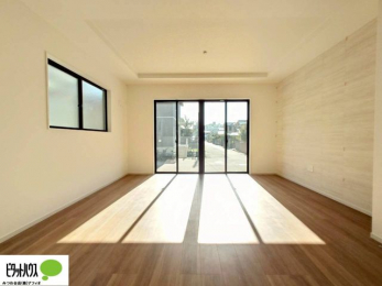 ���r���O�@�傫�ȑ�����ۓI�ȃ��r���O�́A�������邢��C�ɂ��Ă���܂��ˁB