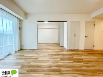 ���r���O�@LDK16���A�傫�ȑ�����ۓI�ȃ��r���O�́A�������邢��C�ɂ��Ă���܂��ˁB