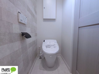 �g�C���@�{�H��ʐ^�F1�E2�K�E�H�V�����b�g�g�C�������B