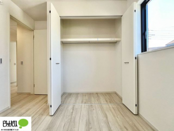 ���[�@���ꂼ��̂������Ɏ��[�X�y�[�X������̂Ńv���C�x�[�g�ȉו����g�߂ɒu�����Ƃ��ł��܂��B
