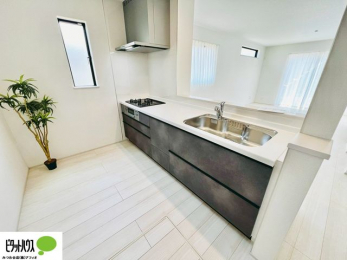 �L�b�`���@�{�H��ʐ^�@�V�z�Ȃ�ł͂̃s�J�s�J�̃L�b�`���͖����̂��������y�������Ă���܂��ˁB