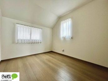 ���[�@2�ʍ̌��Ŗ��邭�A���ʂ��̗ǂ��������ł��B