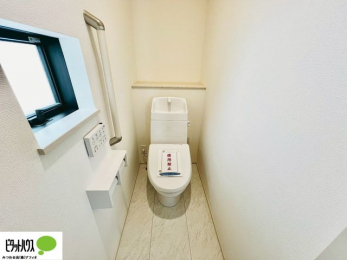 �g�C���@�{�H��ʐ^�F1�E2�K�E�H�V�����b�g�g�C�������B