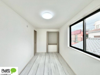 ���[�@���ꂼ��̂������Ɏ��[�X�y�[�X������̂Ńv���C�x�[�g�ȉו����g�߂ɒu�����Ƃ��ł��܂��B