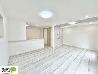 ���r���O�@�l�C�̑ΖʃL�b�`���ŉƑ��݂�Ȃ������ꏏ�B