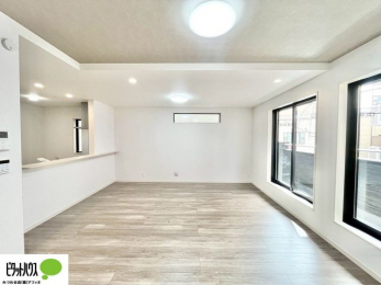 ���r���O�@2�K���r���O�̉ƁI������菭�������ڐ��̌i�F�������̂ЂƂƂ���^���Ă���܂��B