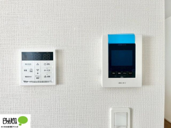 ���̑��@������Ԃ����S��TV���j�^�[�t���C���^�[�z��