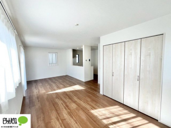 ���r���O�@�傫�ȑ�����ۓI�ȃ��r���O�́A�������邢��C�ɂ��Ă���܂��ˁB