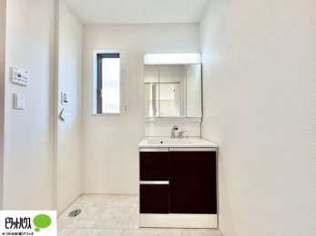 ���ʑ�E���ʏ��@�O�ʋ��̗���A�V���N���ȂǑ������[��������A�L�X�Ƃ������ʉ��ϑ�ł��B