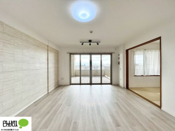 ���r���O�@���R�����������ޒg���ȃ��r���O�B��������ɂ͓Ǐ��₨���Q�ł����Ȃ���̂�т�Ɖ߂����ЂƎ����B