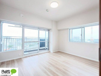 ���[�@2�ʍ̌��Ŗ��邭�A���ʂ��̗ǂ��������ł��B