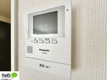 ���̑��@�{�H��ʐ^�@������Ԃ����S��TV���j�^�[�t���C���^�[�z��