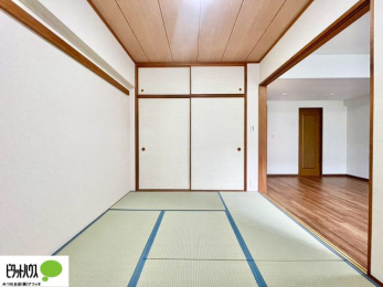 ���̑����ρ@�a���ɂ��鉟����͗��q�p�̕z�c��G�߂̕z�c����������ۊǂł��܂��B