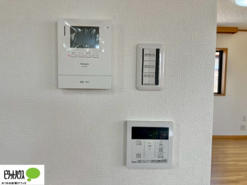 �L�b�`���@�ݔ����[�����Ă��܂��B