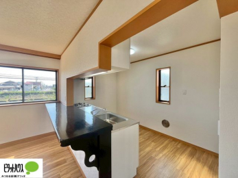 �g�C���@�Ζʃ^�C�v�Ȃ�L�b�`�����ɂ��Ȃ��炲�Ƒ��₨�q�l�Ƃ̉�b���y���߂܂��B
