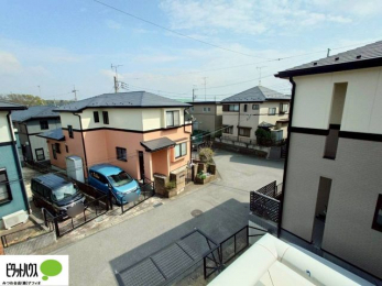 ���ց@���]