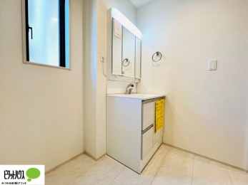 ���ʑ�E���ʏ��@�{�H��ʐ^�@�O�ʋ��̗���A�V���N���ȂǑ������[��������A�L�X�Ƃ������ʉ��ϑ�ł��B