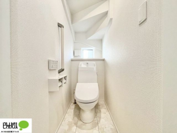 �g�C���@�{�H��ʐ^�@1�E2�K�E�H�V�����b�g�g�C�������B