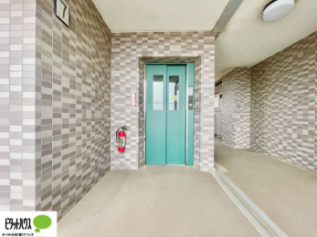 ���ԏ�@�G���x�[�^�[