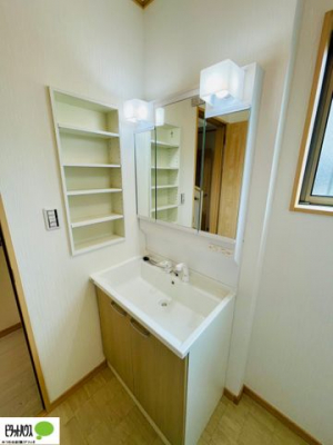 ���ʑ�E���ʏ��@�V�����[�t���O�ʋ����ʑ�B�㕔�ɂ����[�X�y�[�X������A�������X�b�L���Еt���܂�