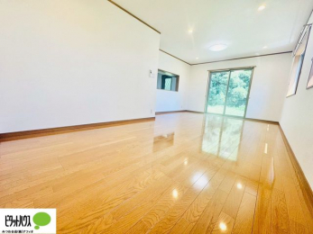 ���r���O�@���R�����������ޒg���ȃ��r���O�B��������ɂ͓Ǐ��₨���Q�ł����Ȃ���̂�т�Ɖ߂����ЂƎ����B