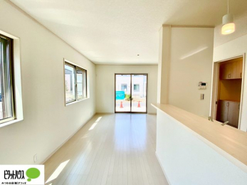 ���r���O�@�傫�ȑ�����ۓI�ȃ��r���O�́A�������邢��C�ɂ��Ă���܂��ˁB