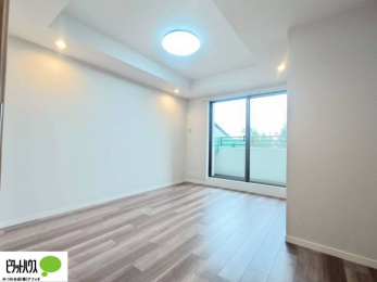 ���̑����ρ@�傫�ȑ����疾�邢�z�˂�������܂��B