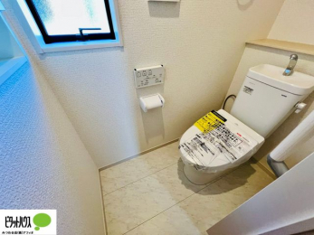 �g�C���@�{�H��ʐ^�F1�E2�K�E�H�V�����b�g�g�C�������B