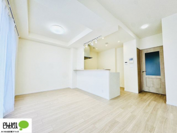 ���r���O�@���R�����������ޒg���ȃ��r���O�B��������ɂ͓Ǐ��₨���Q�ł����Ȃ���̂�т�Ɖ߂����ЂƎ����B