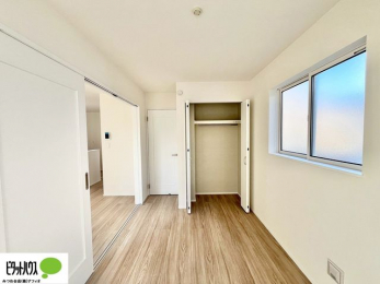 ���[�@���ꂼ��̂������Ɏ��[�X�y�[�X������̂Ńv���C�x�[�g�ȉו����g�߂ɒu�����Ƃ��ł��܂��B