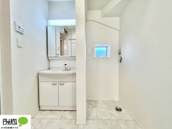 ���ʑ�E���ʏ��@�O�ʋ��̗���A�V���N���ȂǑ������[��������A�L�X�Ƃ������ʉ��ϑ�ł��B