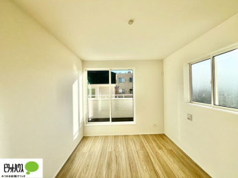 ���̑����ρ@�傫�ȑ����疾�邢�z�˂�������܂��B