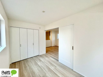 ���[�@���ꂼ��̂������Ɏ��[�X�y�[�X������̂Ńv���C�x�[�g�ȉו����g�߂ɒu�����Ƃ��ł��܂��B