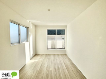 �Q���@�傫�ȑ����疾�邢�z�˂�������܂��B