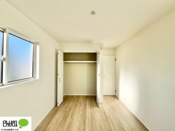 ���[�@�N���[�[�b�g�́A�����E���s��������A��̒����ߗނ����N���N���[�\�ł�