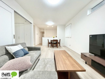 ���r���O�@���R�����������ޒg���ȃ��r���O�B��������ɂ͓Ǐ��₨���Q�ł����Ȃ���̂�т�Ɖ߂����ЂƎ����B