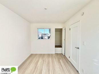 ���[�@���ꂼ��̂������Ɏ��[�X�y�[�X������̂Ńv���C�x�[�g�ȉו����g�߂ɒu�����Ƃ��ł��܂��B