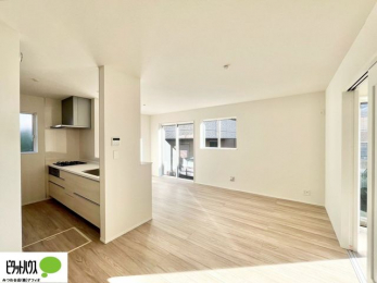 ���r���O�@�傫�ȑ�����ۓI�ȃ��r���O�́A�������邢��C�ɂ��Ă���܂��ˁB